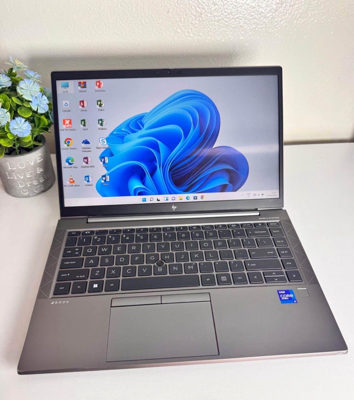HP Zbook firefly 14G8 — core i7 — vue 2